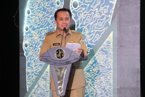 Dirjen Bina Keuangan Daerah Kemendagri Agus Fatoni Terima Penghargaan dan PIN Emas Dari Menteri BUMN Dirjen Bina Keuangan Daerah Kemendagri Agus Fatoni Terima Penghargaan dan PIN Emas Dari Menteri BUMN