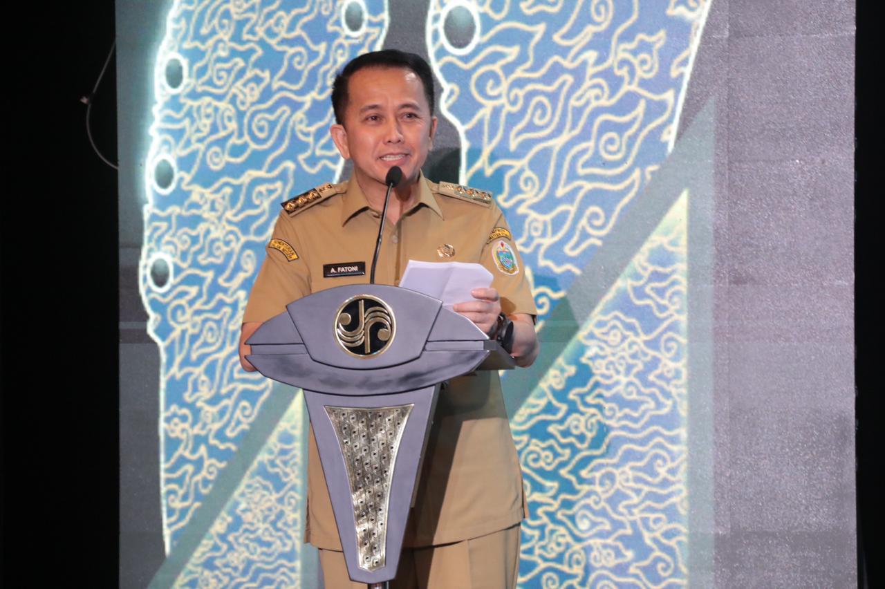 Dirjen Bina Keuangan Daerah Kemendagri Agus Fatoni Terima Penghargaan dan PIN Emas Dari Menteri BUMN