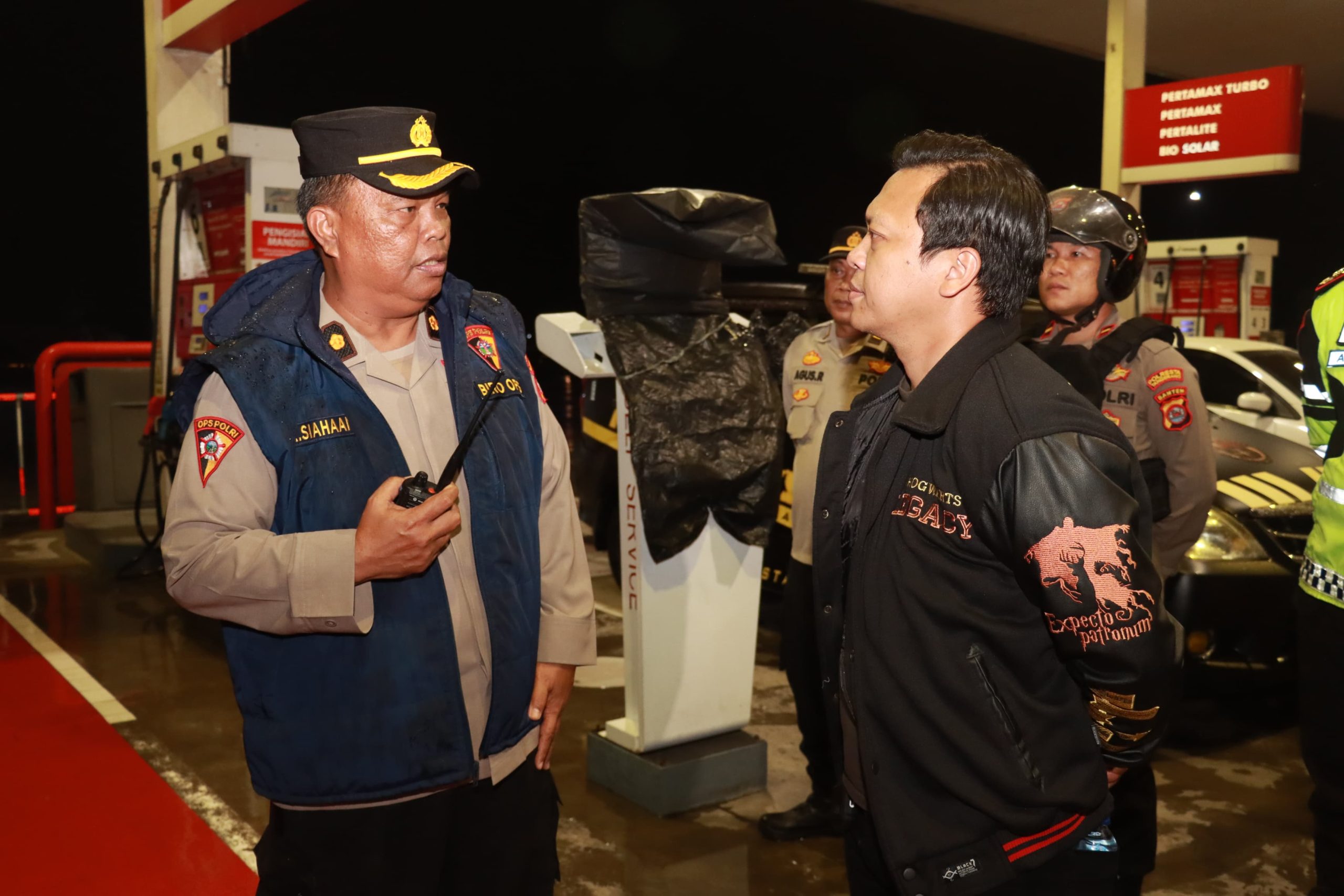 Polresta Tangerang Melaksanakan Pengamanan dalam Kegiatan Rekontruksi Bersama Puspom AL Kasus Penembakan di Rest Area Km 45