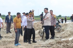 Kapolresta Tangerang Dampingi Ombudsman RI Mengecek Pagar Laut Misterius di Perairan Tangerang