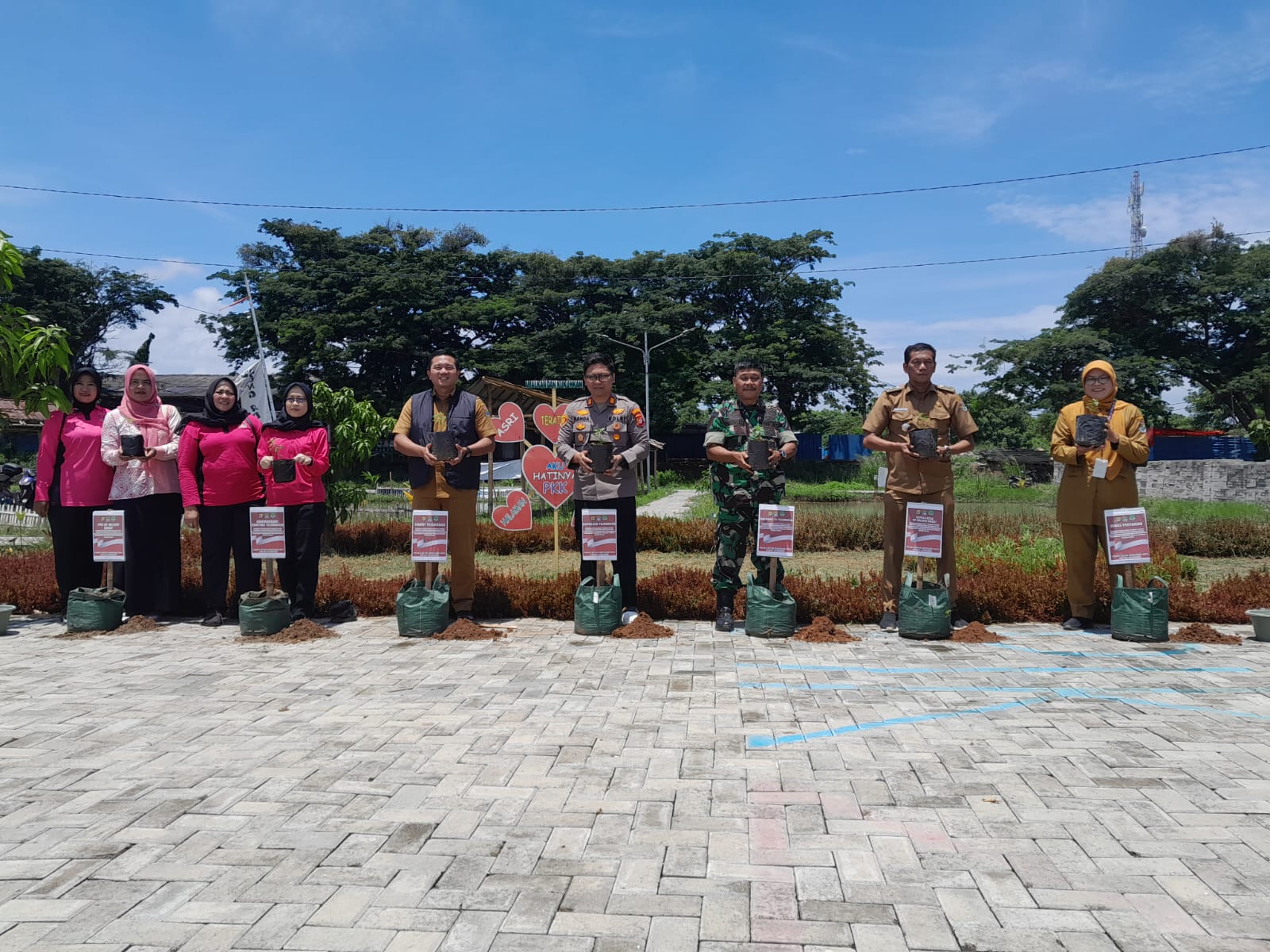 Danramil 01/Teluknaga Bersama Kapolsek Teluknaga Dan Pemerintah Bersama Kuatkan Program Ketahanan Pangan