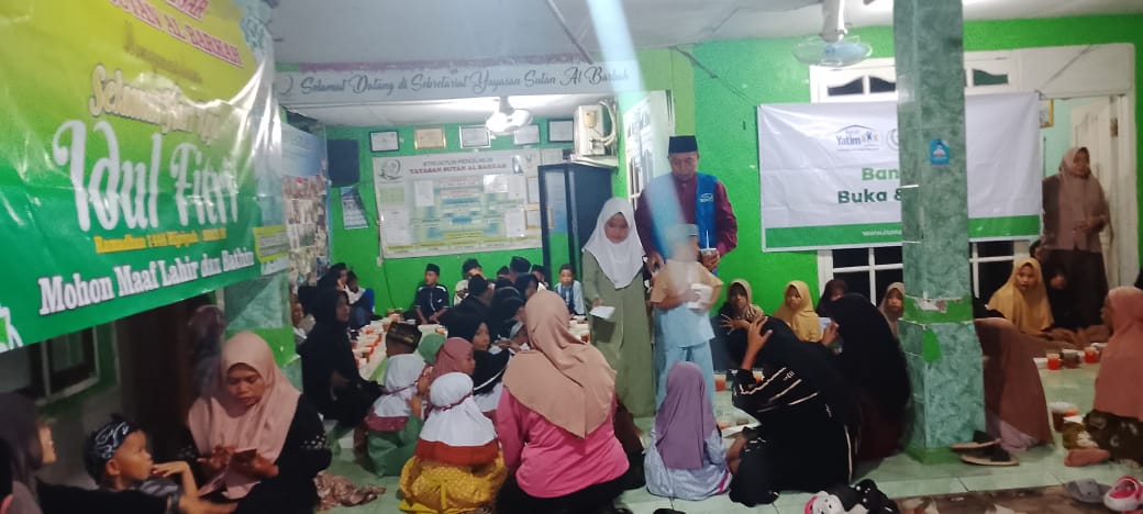 Keluarga Besar Yayasan Sutan Al-Barkah, Ajak 100 Anak Yatim Piyatu dan Dhuafa Buka Bersama