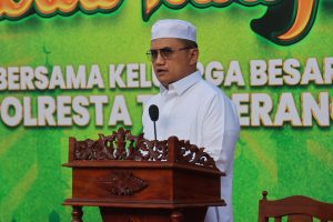 Kapolresta Tangerang Sambut Hari Raya dengan Sholat Idul Fitri dan Halal Bi Halal di Halaman Mapolresta Tangerang Kapolresta Tangerang Sambut Hari Raya dengan Sholat Idul Fitri dan Halal Bi Halal di Halaman Mapolresta Tangerang