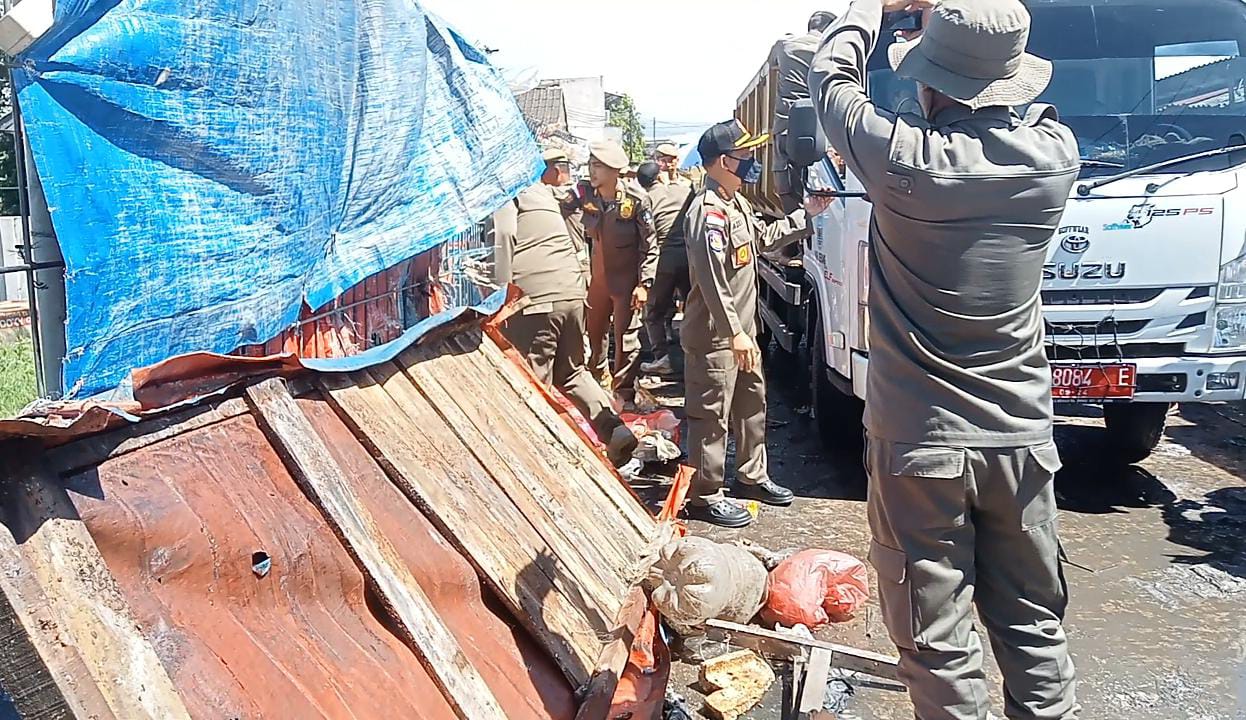 Satpol PP Tertibkan Puluhan Pedagang Liar di Situ Ciherang, Temukan Adanya Pungli
