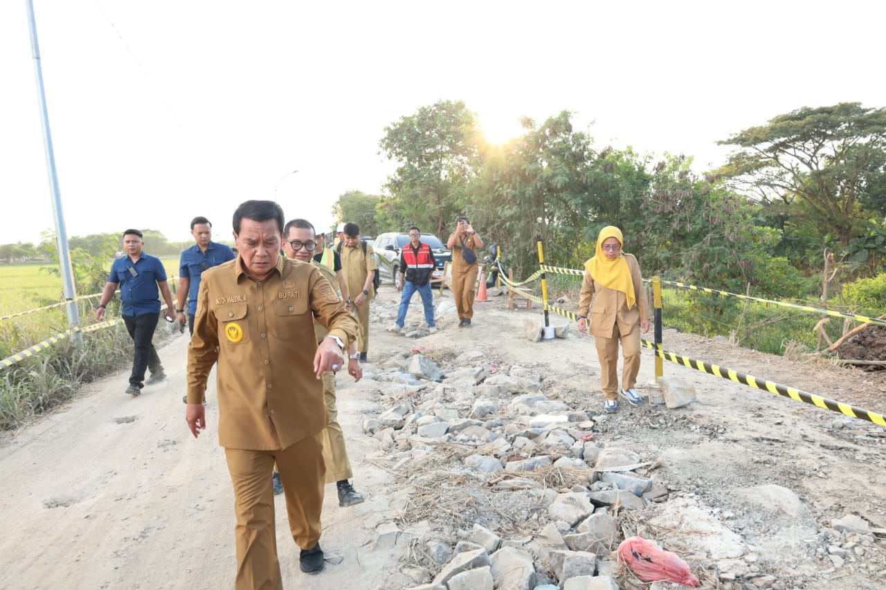 Bupati Tangerang Tinjau Langsung Perbaikan Jalan Jati Gintung – Cituis