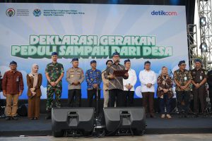 Wakapolda Banten Hadiri Deklarasi Gerakan Desa Peduli Sampah Wakapolda Banten Hadiri Deklarasi Gerakan Desa Peduli Sampah