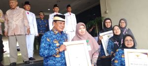 Angriani Dapat Penghargaan Dari Bupati Tangerang Kepala Sekolah Inovatif 2025