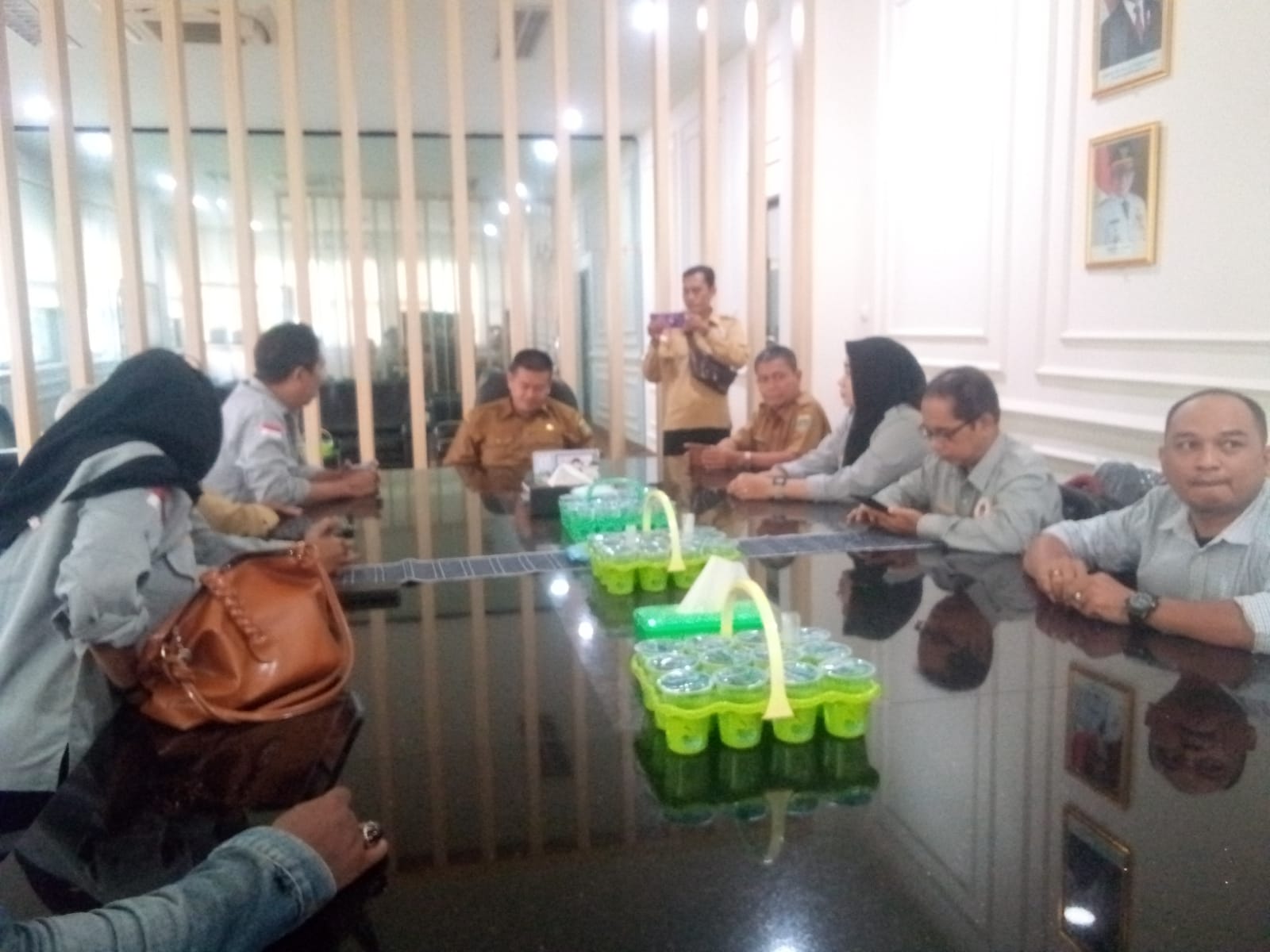 Efisiensi Anggaran, FWB dan Diskominfo Provinsi Banten Berdiskusi Tentang Iklan dan Advertorial