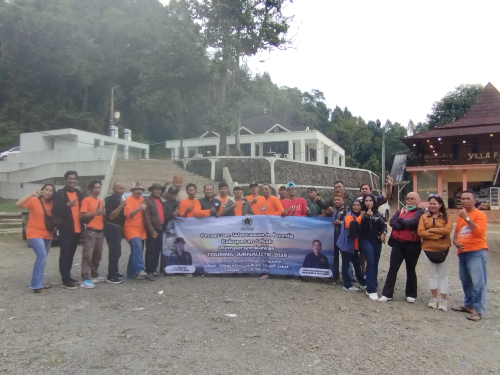 PWI Banten Gelar Touring Jurnalistik ke Gunung Luhur, Citorek