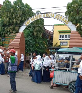 Raja Tega SMPN 4 Kota Serang Pungut Salaran ke Pedagang Kantin Merasa Terbebani