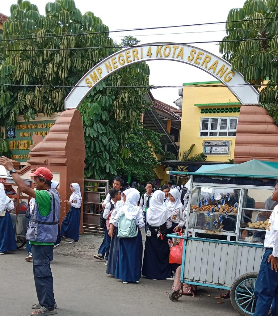 Raja Tega SMPN 4 Kota Serang Pungut Salaran ke Pedagang Kantin Merasa Terbebani