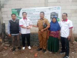 Camat Sepatan Timur Miftah Shuritho SSTP., MM, Bersama BMI Syariah Bedah Rumah RTLH di Desa Kedaung Barat Camat Sepatan Timur Miftah Shuritho SSTP., MM, Bersama BMI Syariah Bedah Rumah RTLH di Desa Kedaung Barat