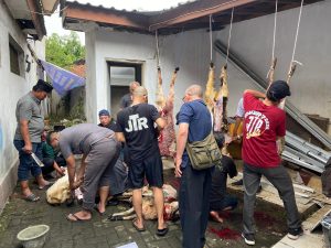 PWI Kota Tangerang Sembelih 6 Kambing Kurban di Hari Raya Idul Adha 1446 H PWI Kota Tangerang Sembelih 6 Kambing Kurban di Hari Raya Idul Adha 1446 H