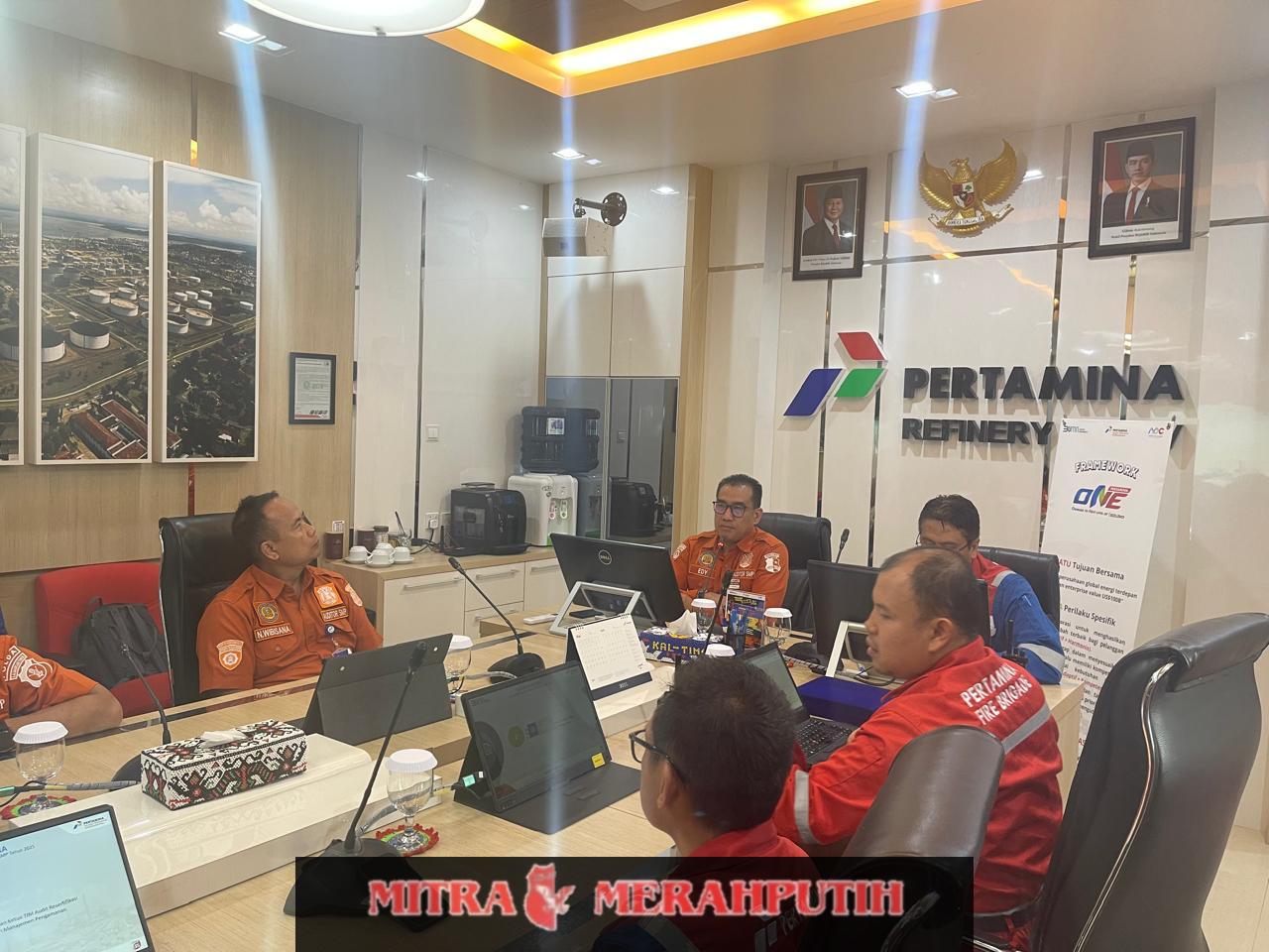 Tim Audit Obvitnas Korsabhara Polri dan PT. KPI RU V, Tanda Tangani Hasil Audit Resertifikasi dengan Predikat “GOLD”