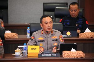 Kapolri Berikan Pelayanan Kesehatan Gratis Bagi Ribuan Orang Hari Ini Kapolri Berikan Pelayanan Kesehatan Gratis Bagi Ribuan Orang Hari Ini