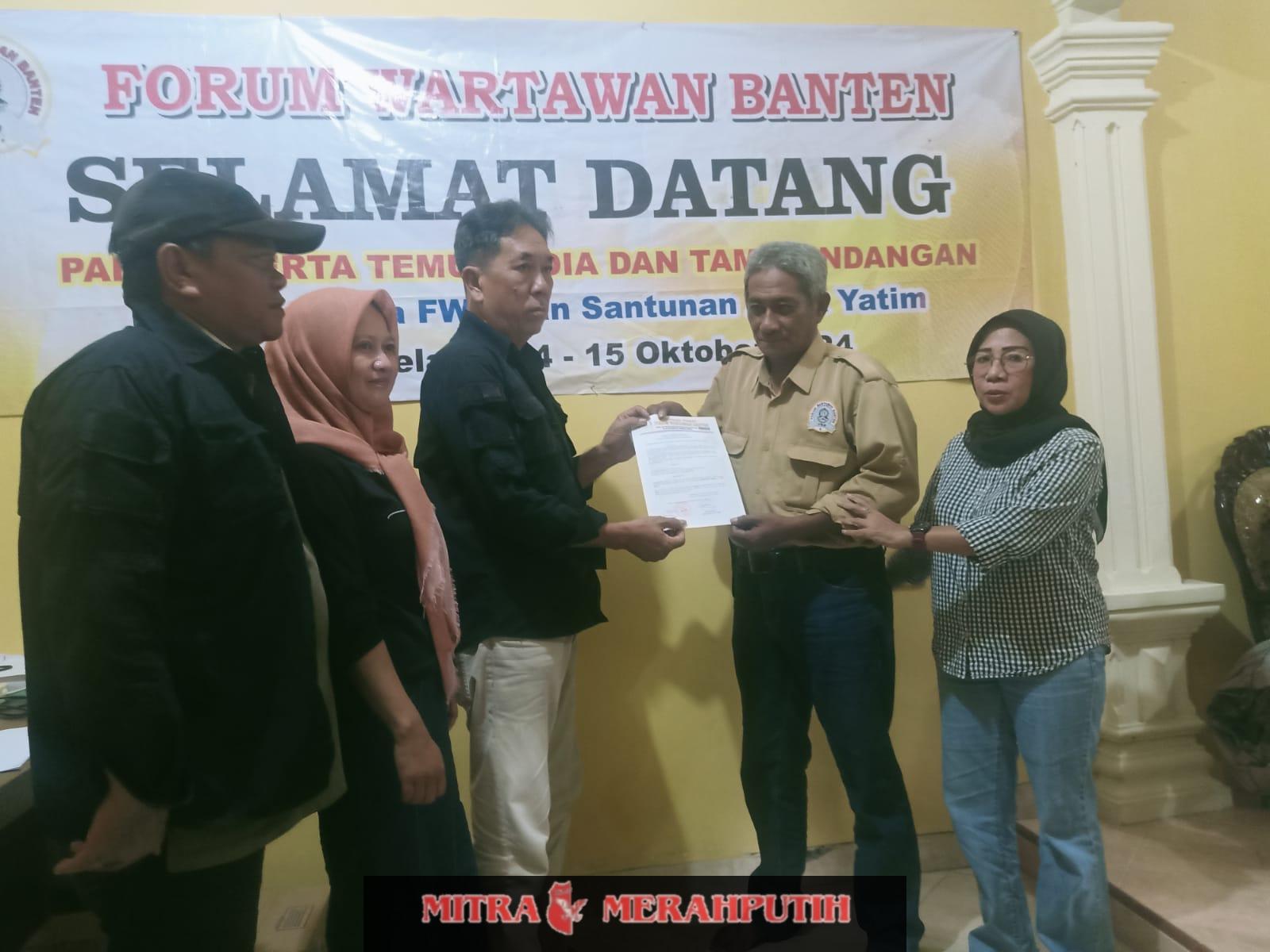 Pengurus DPC FWB Kota Serang dan Kabupaten Serang menerima Surat Keputusan dari Ketua Umum DPP FWB