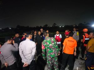 Bhabinkantibmas Desa Pisangan Jaya Menghimbau Anak – Anak Untuk Tidak Berenang Di Sungai Cirarab Bhabinkantibmas Desa Pisangan Jaya Menghimbau Anak – Anak Untuk Tidak Berenang Di Sungai Cirarab