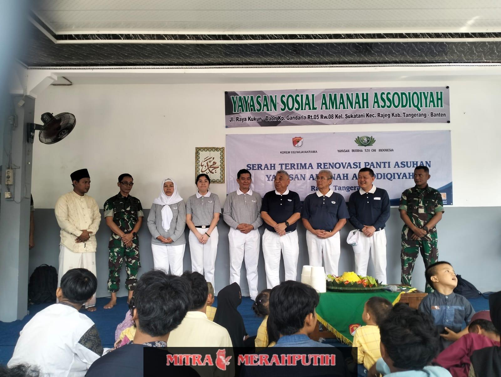 Danramil 12/Rajeg Dampingi Kasiter Korem Serahterima Renovasi Panti Asuhan Assodiqiyah