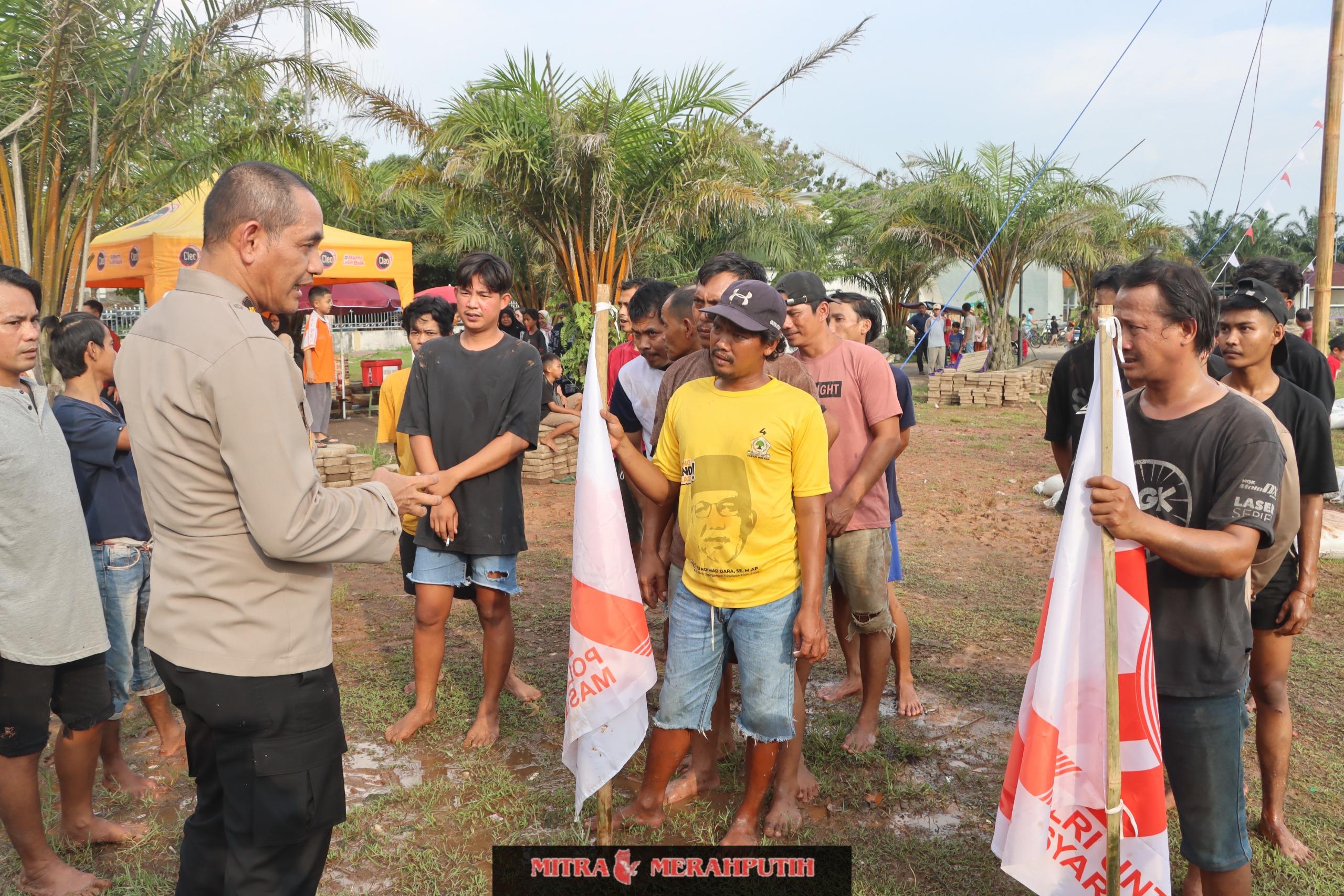 Meriahkan Hari Bhayangkara ke-79, Polresta Tangerang Gelar Lomba Panjat Pinang di Alun-Alun Tigaraksa