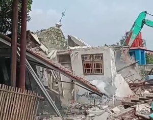 Masjid JAMI NURUTTIJAROH Terminal Sentiong Dibongkar Paksa, Ust Ahmad Yani: Tanpa Musyawarah dan Toleransi Masjid JAMI NURUTTIJAROH Terminal Sentiong Dibongkar Paksa, Ust Ahmad Yani: Tanpa Musyawarah dan Toleransi