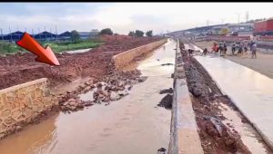 Diduga Akibat Pembangunan Derainase “PARAMOUNT PETALS”, Ruas Jalan Tol Tangerang – Bitung Banjir Parah Diduga Akibat Pembangunan Derainase “PARAMOUNT PETALS”, Ruas Jalan Tol Tangerang – Bitung Banjir Parah