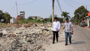Kasat Pol PP Kabupaten Tangerang Tinjau Lokasi Pasca Penertiban Bangunan Liar di Kalimati, Pasar Kemis