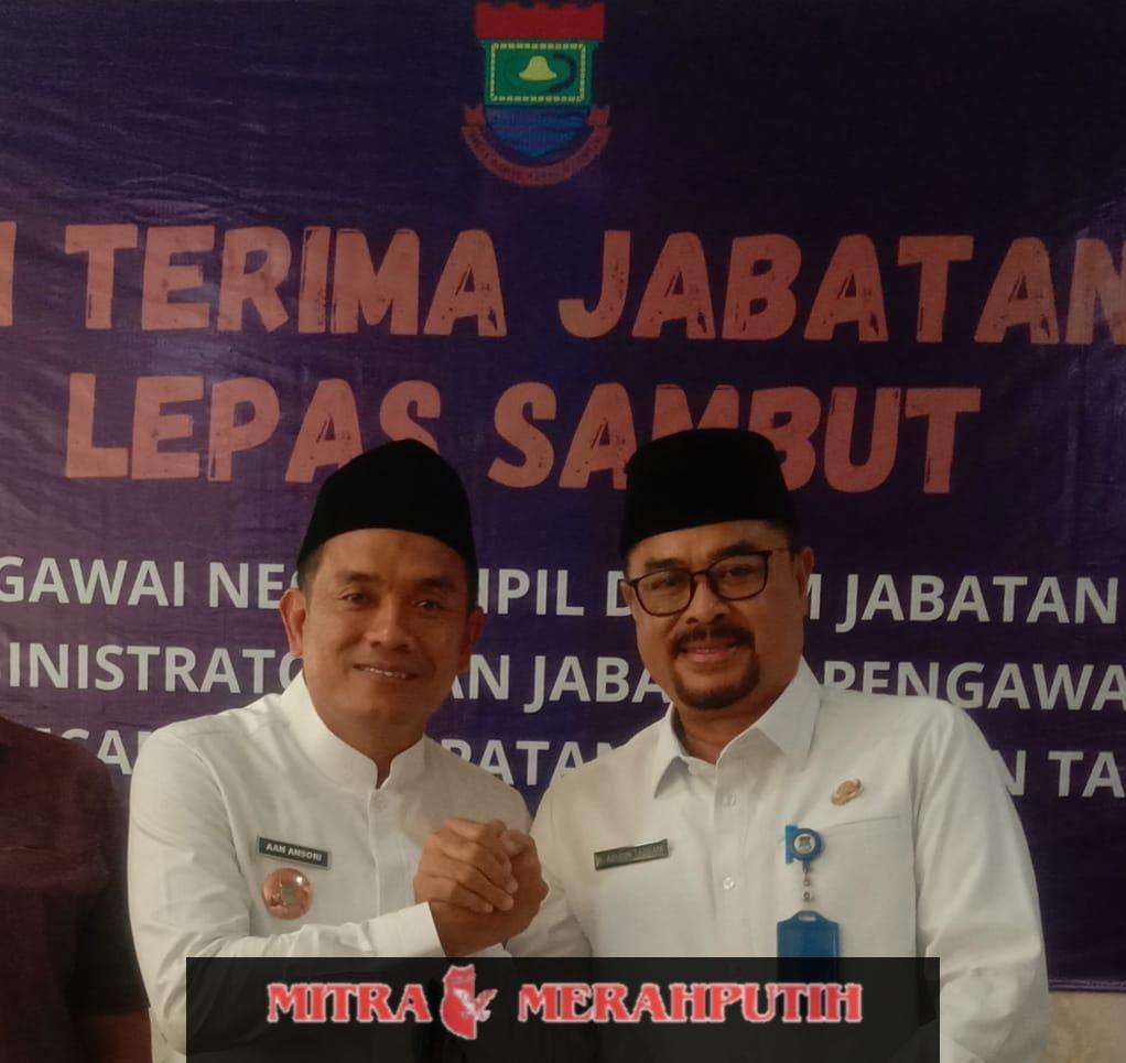 Lepas Sambut Jabatan Camat Sepatan Berikan Cindera Mata