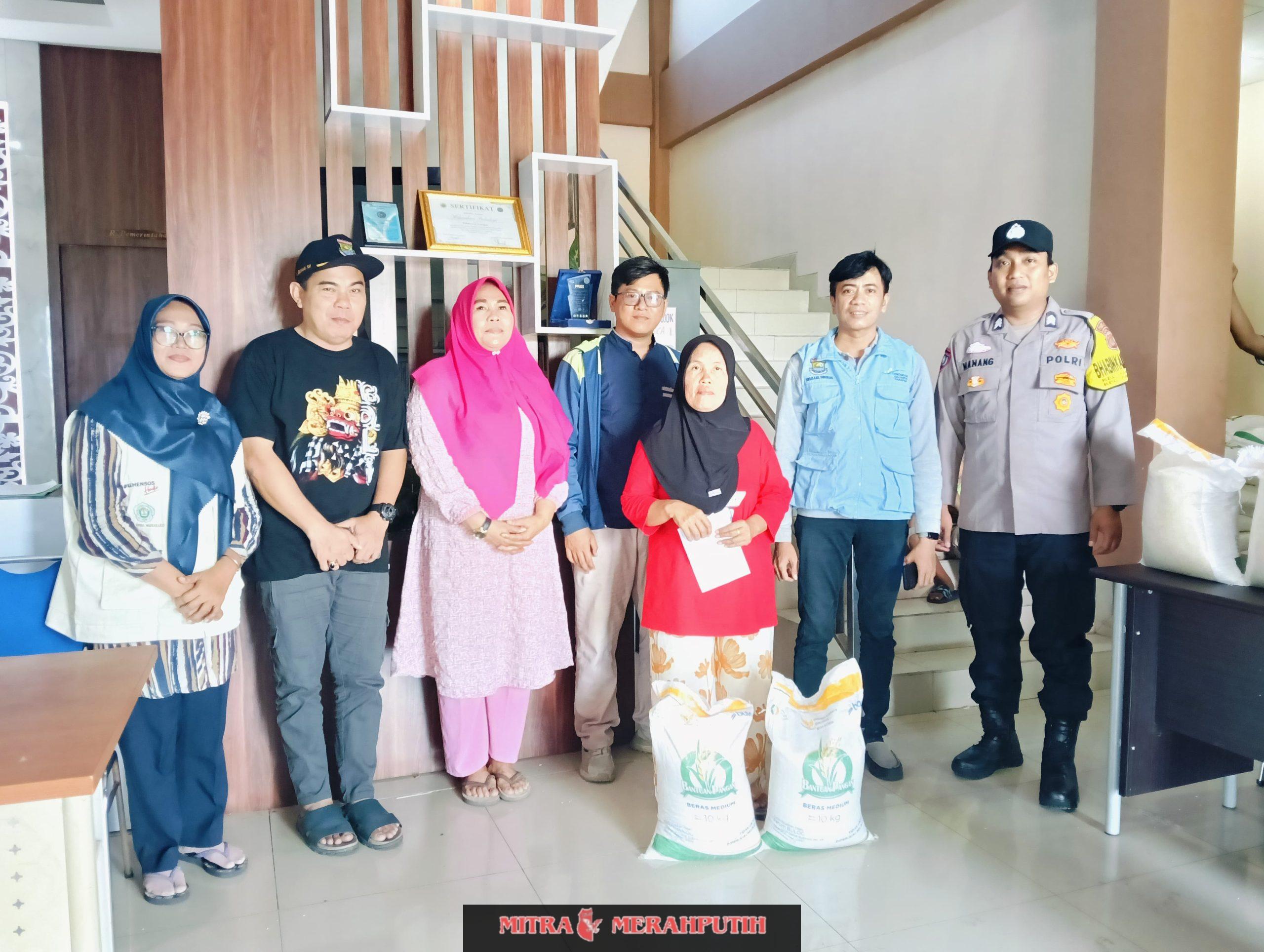 Sebanyak 922 KPM Kelurahan Pakuhaji Terimah Bantuan Pangan Dari Pemerintah Pusat