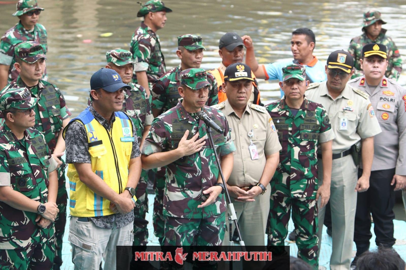Sambut HUT ke-80 RI, 600 Personel Gabungan Gelar Aksi Bersih-Bersih Ciliwung