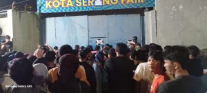 “JOB Serang Fair 2025 Ricuh,Ratusan Pengunjung tak Bisa Masuk Stadion”