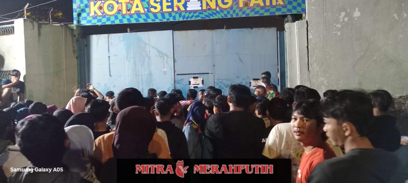 “JOB Serang Fair 2025 Ricuh,Ratusan Pengunjung tak Bisa Masuk Stadion”