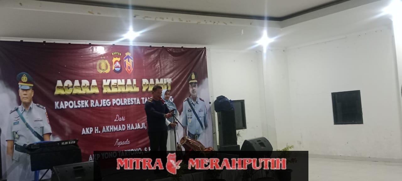 Lepas Sambut Kapolsek Rajeg Sangat Terharu AKP H.M. Hajaji, SH, kepada AKP Yono Taryono, SH