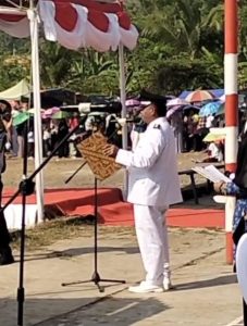 KETUA APDESI KECAMATAN PULO AMPEL BACA KAN TEKS PROKLAMASI KEMERDEKAAN