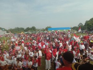 TNI Hadir, Babinsa Mekarwangi Kawal Jalan Sehat HUT RI ke-80 TNI Hadir, Babinsa Mekarwangi Kawal Jalan Sehat HUT RI ke-80