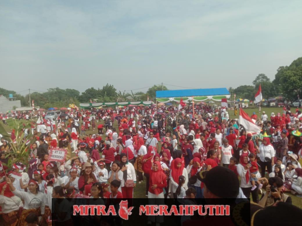 TNI Hadir, Babinsa Mekarwangi Kawal Jalan Sehat HUT RI ke-80