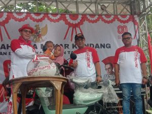 HUT Ke-80 Tahun Desa Mekar Kondang Gelar Jalan Sehat Sekaligus Bagikan Doorprize