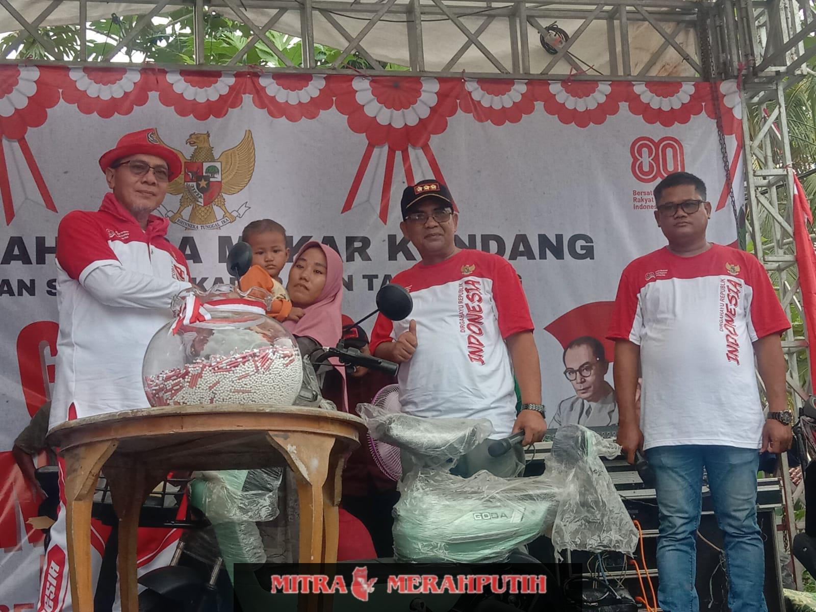 HUT Ke-80 Tahun Desa Mekar Kondang Gelar Jalan Sehat Sekaligus Bagikan Doorprize