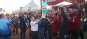Kabid (DISPORABUDPAR) Berikan Tropi Dan Piala Kepada Tim Juara Radar Cup 2025 Kabid (DISPORABUDPAR) Berikan Tropi Dan Piala Kepada Tim Juara Radar Cup 2025