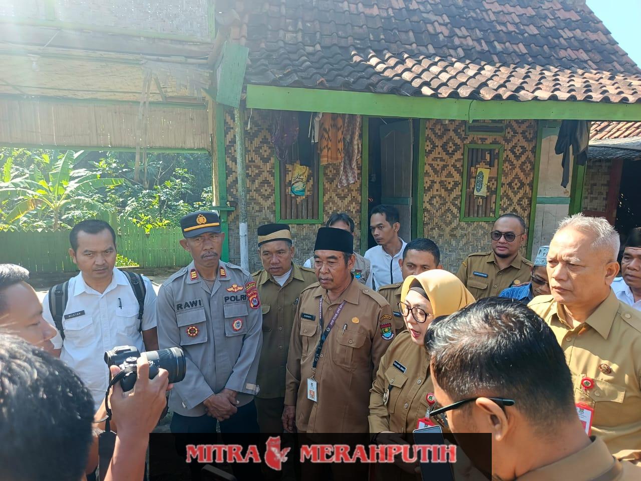 WAKIL BUPATI TANGERANG KUNJUNGI KORBAN BENCANA ANGIN PUTING BELIUNG DI DESA TABAN