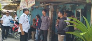 Camat Sepatan Timur Bersama Tim Koprasi Syari’a BMI Dan Tim CSR PIK 2 Kunjungi Dua Rumah Tidak Layak Huni di Wilayah Desa Kedaung Barat