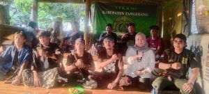 Ketua Yayasan Tjimande Al Hikmah Bersilaturahmi Kepadepokan Nursyifa Pusaka Putra ( Pembina DPP Pusat TTKKBI) di Sepatan Timur Ketua Yayasan Tjimande Al Hikmah Bersilaturahmi Kepadepokan Nursyifa Pusaka Putra ( Pembina DPP Pusat TTKKBI) di Sepatan Timur