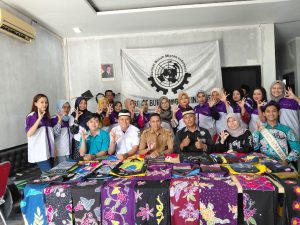 Dewan Pimpinan Serikat Buruh Migran Indonesia (SBMI) dan Disnaker Kab.Tangerang Memberikan Pelatihan Membatik Untuk Purna Pekerja Migran Indonesia