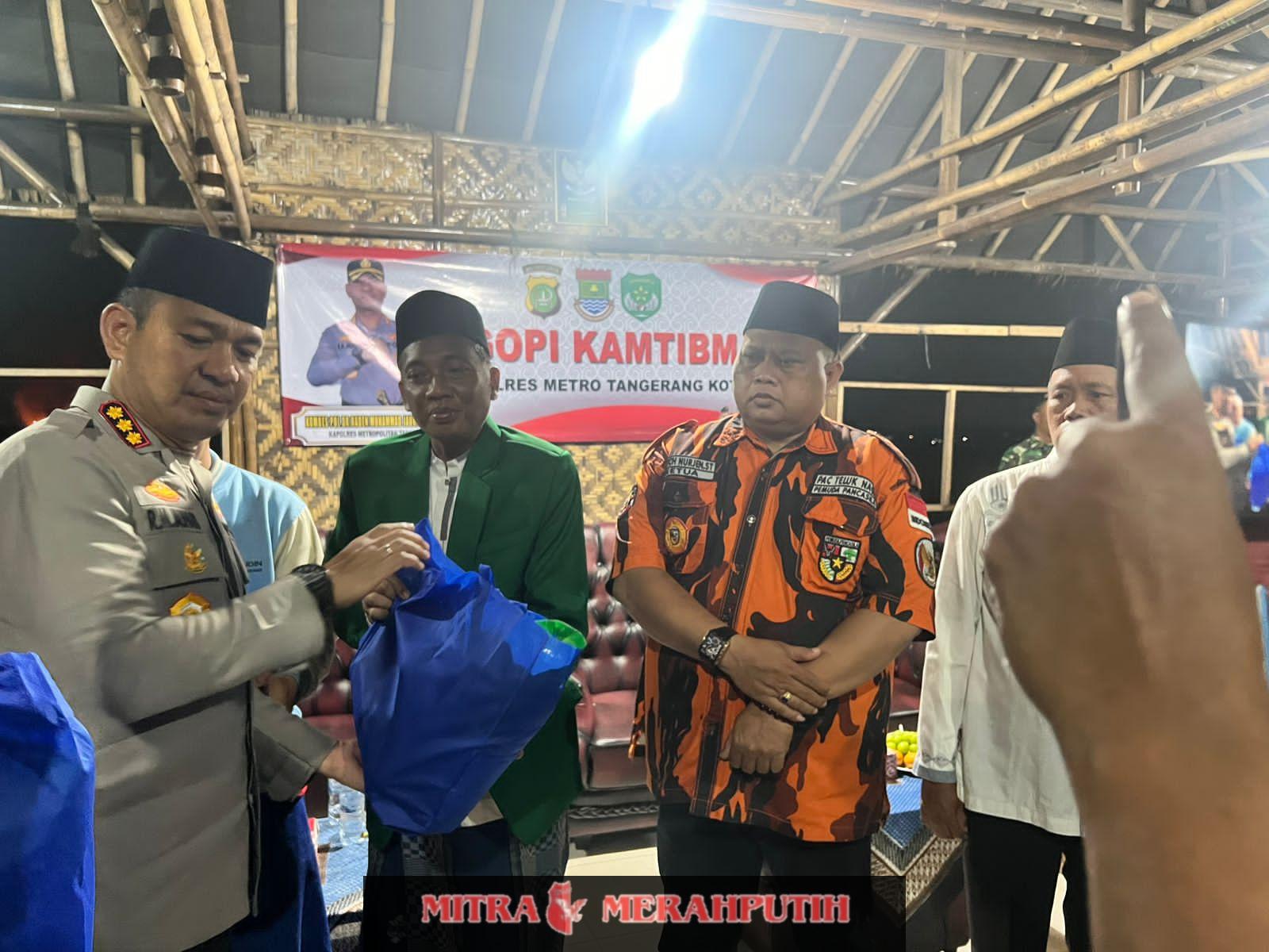 Kapolres Metro Tangerang Kota Gelar “Ngopi Kamtibmas” Jaga Kampung Bersama Warga Teluknaga