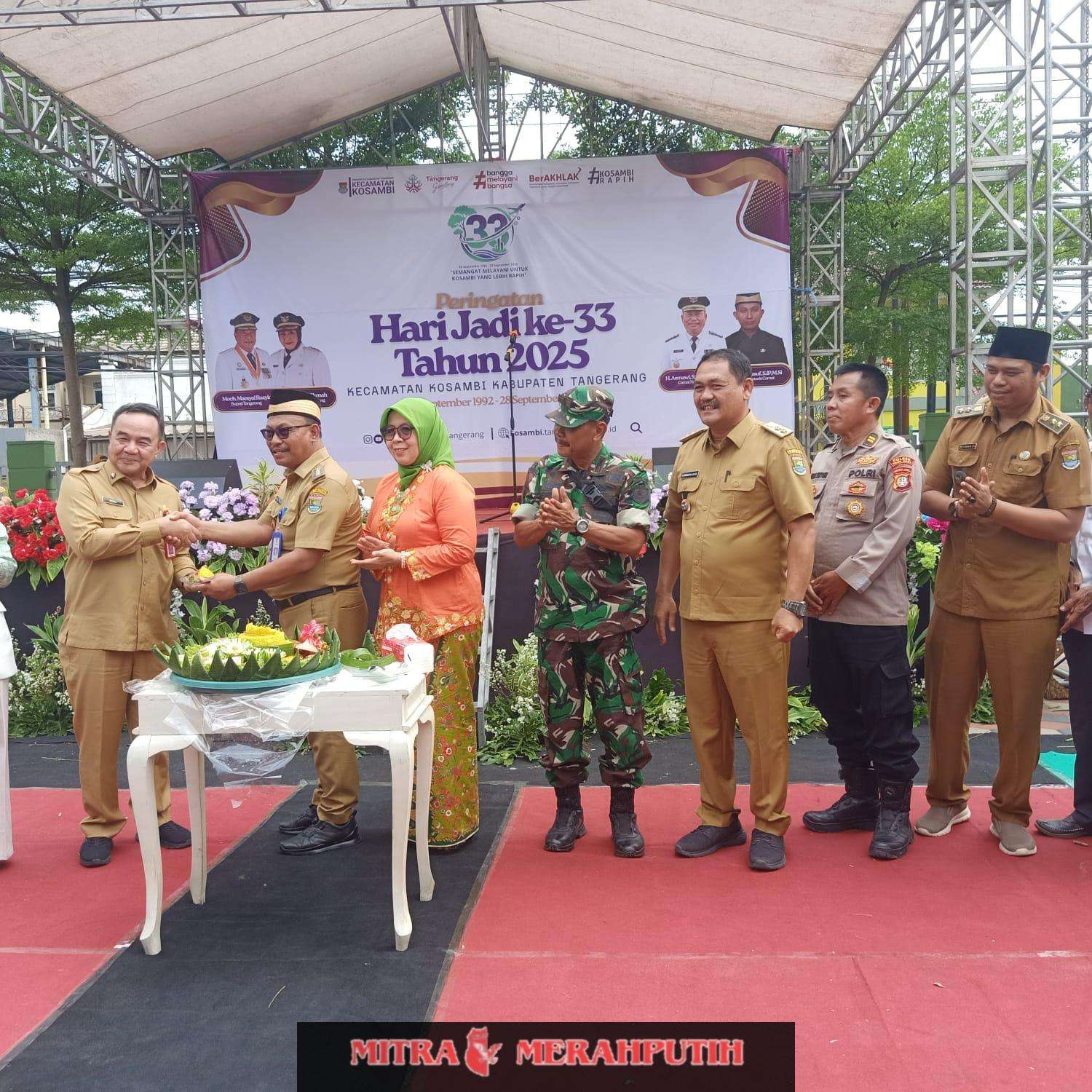 Sekda Hadiri HUT Kecamatan Kosambi ke 33 Tahun, Sekaligus Pemberian Penghargaan Pegiat Masyarakat