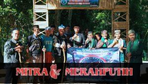Keluarga Besar SEKBER Merah Putih Bersama Para Tokoh Agama Laksanakan Wisata Religi Ke Wilayah Banten Keluarga Besar SEKBER Merah Putih Bersama Para Tokoh Agama Laksanakan Wisata Religi Ke Wilayah Banten