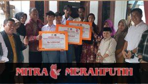 Lembaga Sosial Yayasan Pendidikan Permata Azzikri Berikan Paket Bantuan Pendidikan Kepada 10 Anak Putus Sekolah Lembaga Sosial Yayasan Pendidikan Permata Azzikri Berikan Paket Bantuan Pendidikan Kepada 10 Anak Putus Sekolah