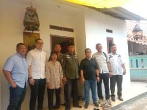 Ketua Yayasan Batra Maju Indonesia (YBMI).Bersama Kades Kayu Bongkok Serahkan Rumah Layak Huni Ke KPM Ketua Yayasan Batra Maju Indonesia (YBMI).Bersama Kades Kayu Bongkok Serahkan Rumah Layak Huni Ke KPM