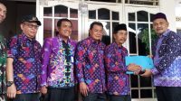 Bupati Tangerang Bersama Camat Kunjungi Rumah Almarumah Istri Halimi Kades Sarakan Bupati Tangerang Bersama Camat Kunjungi Rumah Almarumah Istri Halimi Kades Sarakan