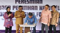 Bupati Tangerang dan Gubernur Banten Resmikan LPK dan Adis Mart Bupati Tangerang dan Gubernur Banten Resmikan LPK dan Adis Mart