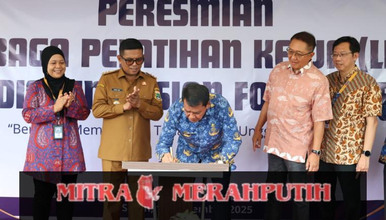 Bupati Tangerang dan Gubernur Banten Resmikan LPK dan Adis Mart